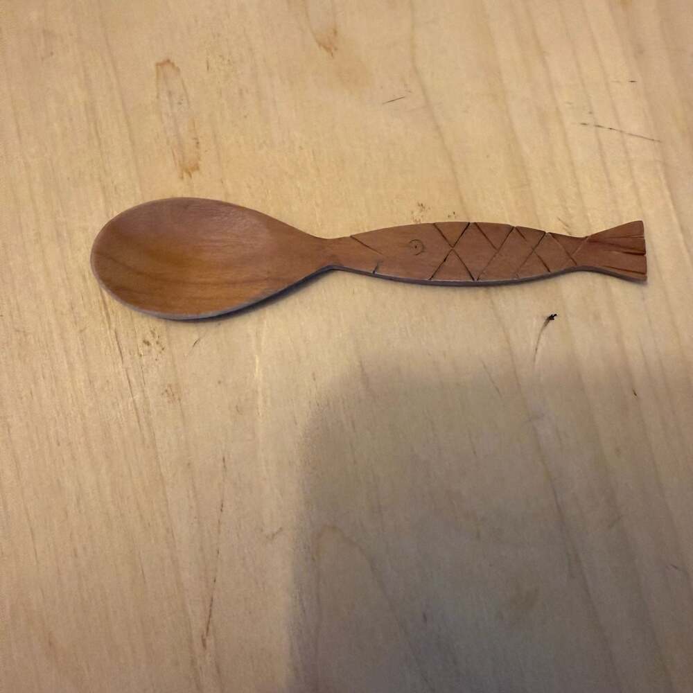 Delicate Hand Carved Wooden Fish Shaped Spoon Tableware Utensil